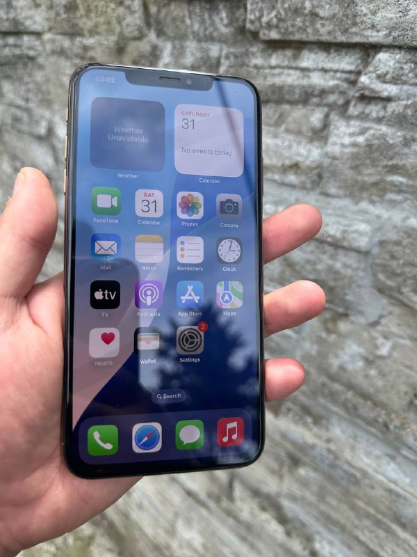 iPhone 11 64GB White, iPad 8th generation 32GB Silver 2