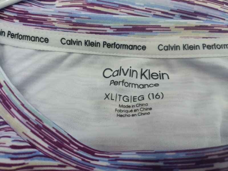 Футболка Calvin Klein новая XL подростковый размер 2