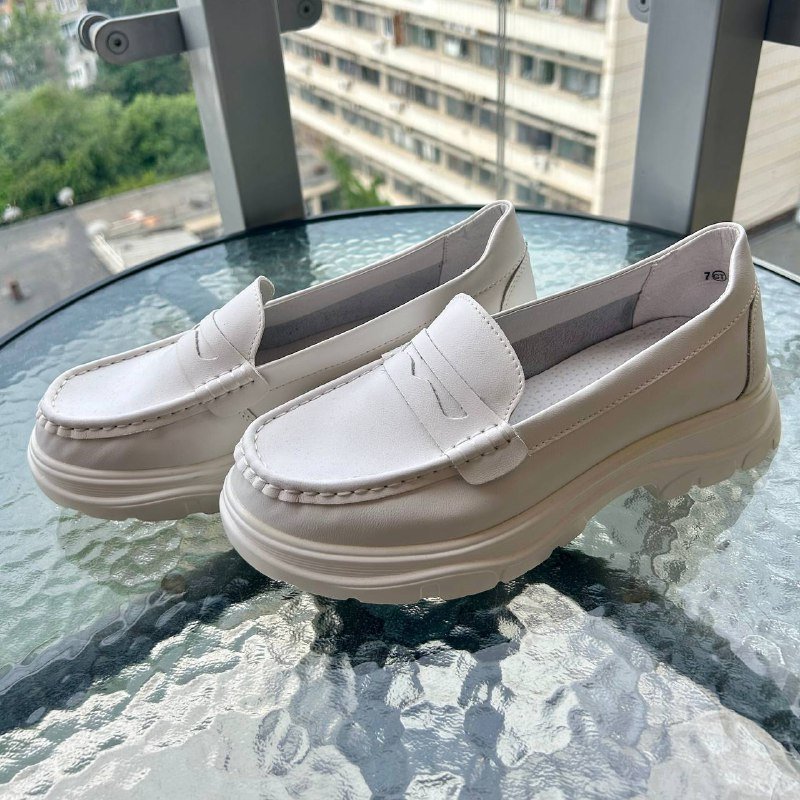 Чёрные кожаные лоферы, белые кожаные лоферы, золотые мюли 4