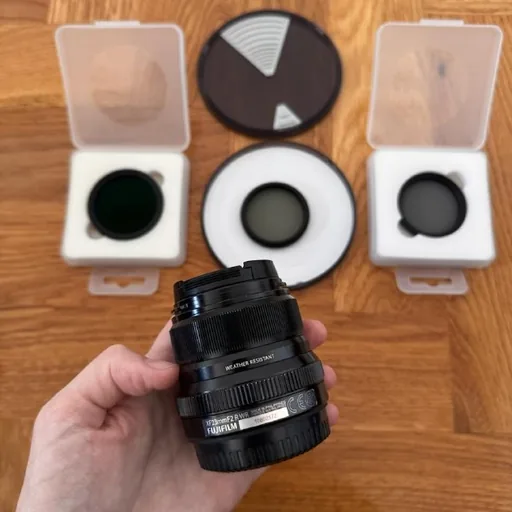 Объектив Fujifilm 23mm f/2 WR с тремя фильтрами