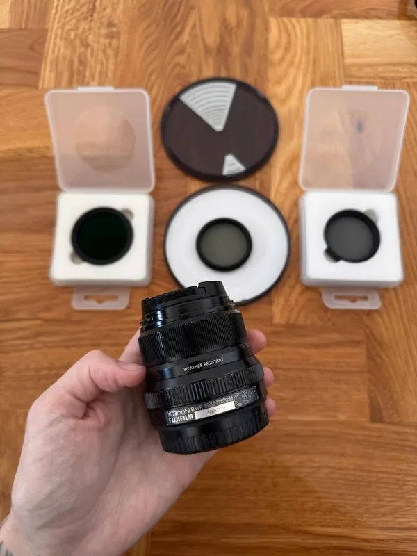 Объектив Fujifilm 23mm f/2 WR с тремя фильтрами