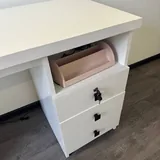Маникюрный столик 2