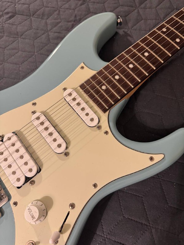Гитара Ibanez AZES-40, жесткий кейс Stagg, процессор эффектов NUX MG 100 2