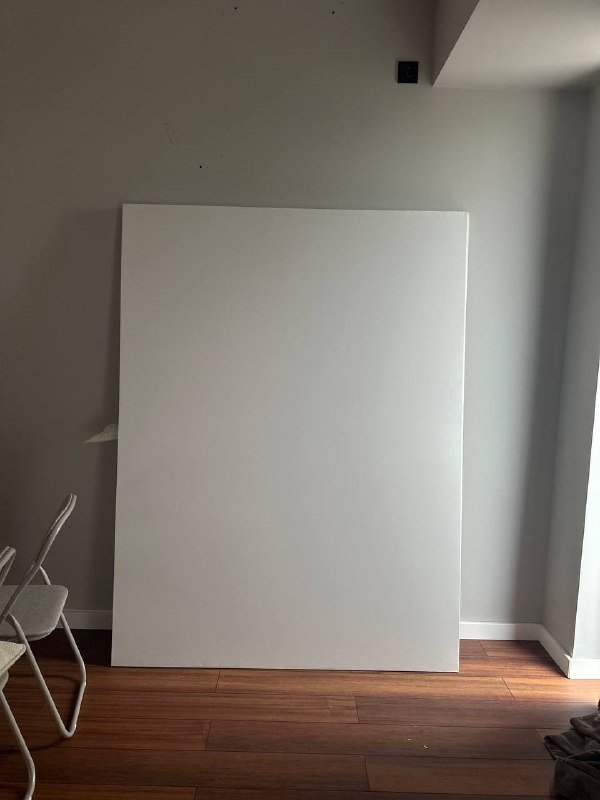 Соковыжималка, картины, вазы, стол, стулья, кушетка, гипсовая голова, стенд 10