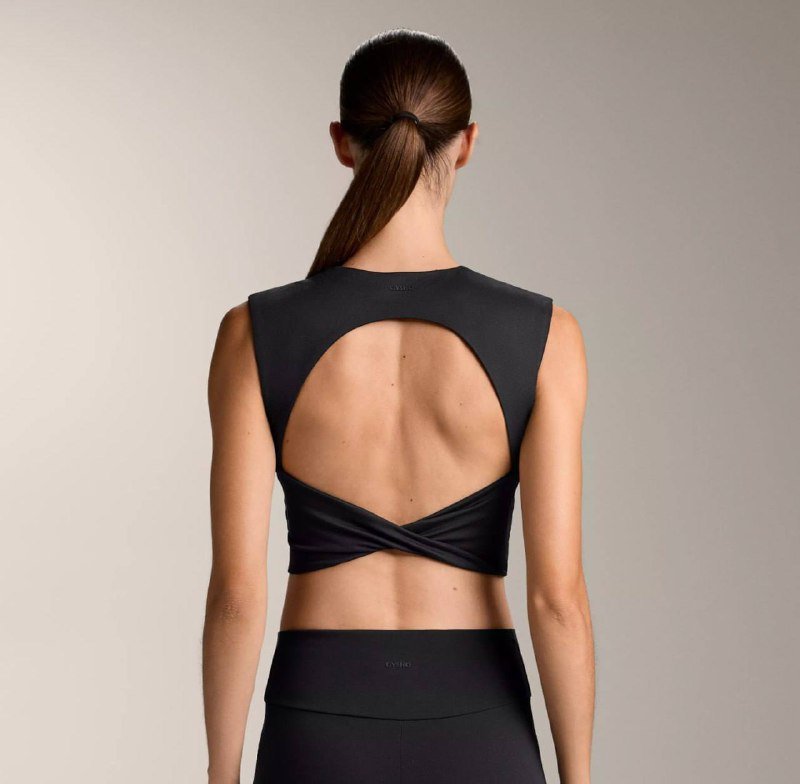 Коврик для тренировок, гантели, скакалка, перчатки, топ Oysho 10