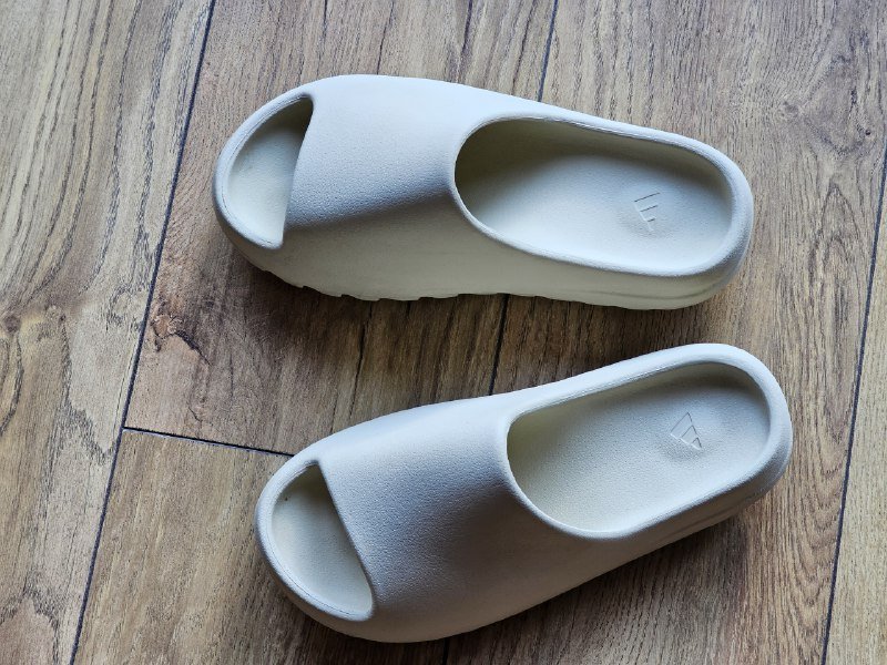 Тапочки Adidas Yeezy Slide Bone 3