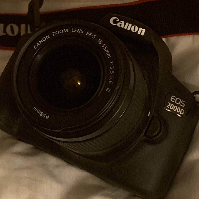 Canon EOS 2000D камера с аксессуарами 2