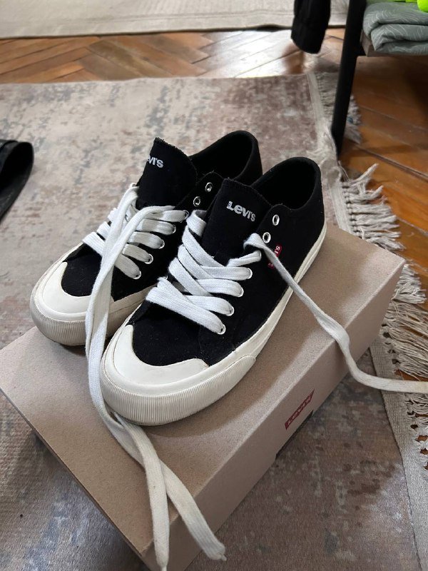 Кожаная женская куртка, Кеды Levi’s, Юбка S 8