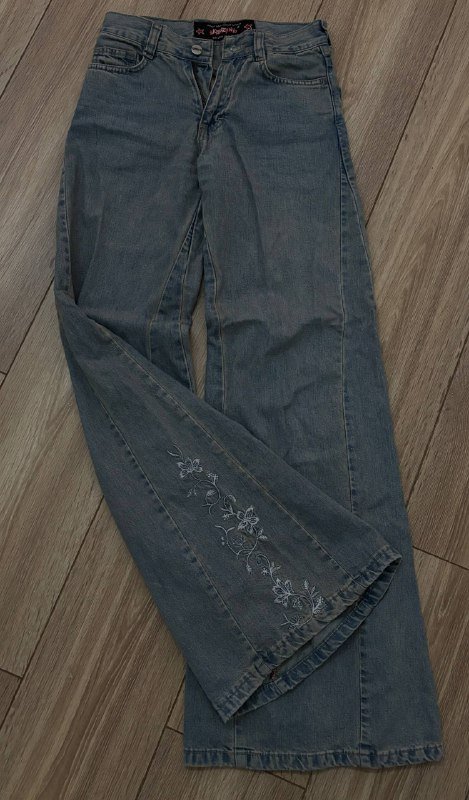 Винтажные женские джинсы с вышивкой 2