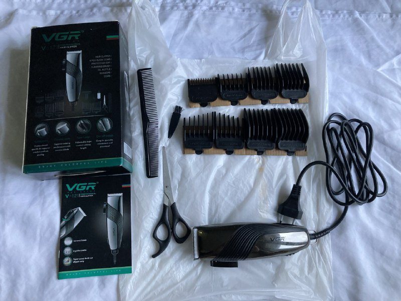 Машинка для стрижки волос VGR V-121 с комплектом насадок