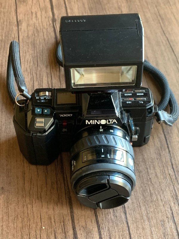 Пленочный фотоаппарат Minolta 7000AF с объективом и вспышкой, Цифровой фотоаппарат Panasonic LUMIX DMC-G2 с объективами и аксессуарами 4