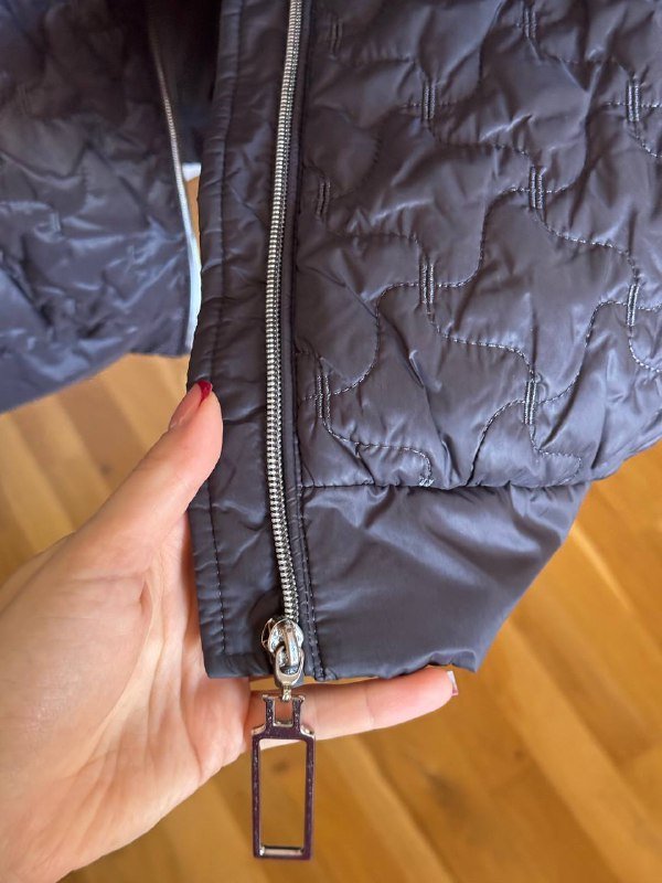 Женский бомбер M размер 4