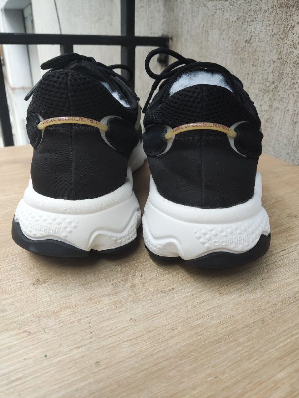 Мужские беговые кроссовки Adidas Ozweego 6