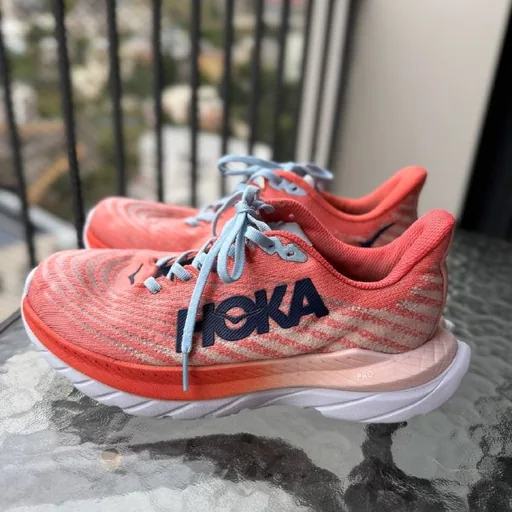 Женские кроссовки Hoka