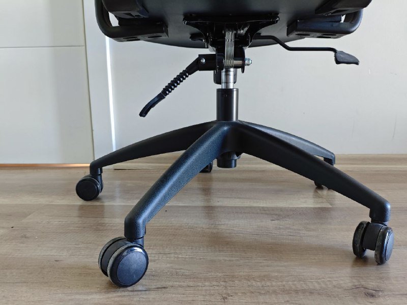 Офисное кресло 3