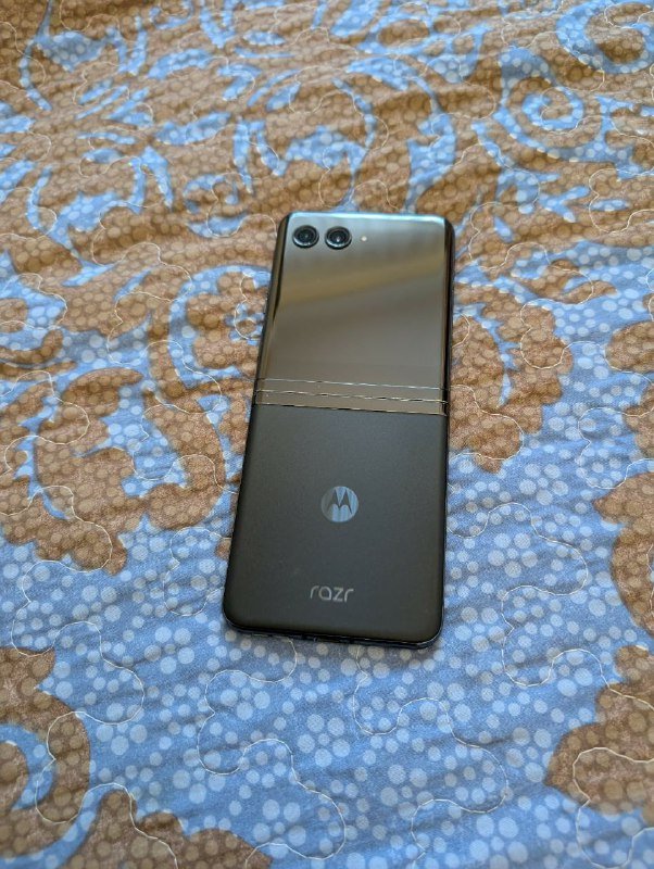 Motorola RAZR 40 Ultra 3