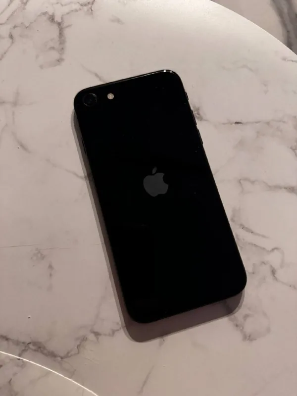 iPhone SE 2022 64 ГБ 1