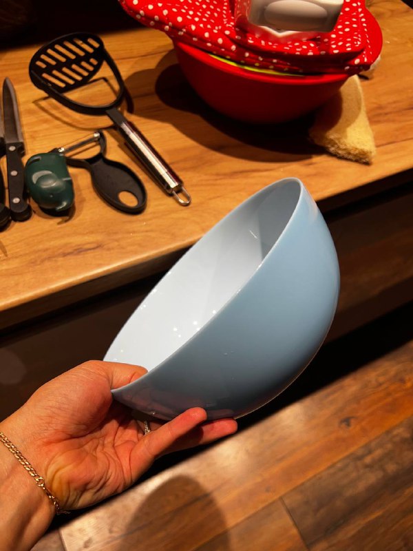 Kitchen utensils for sale: graters, pots, containers, coffee makers, peelers 8