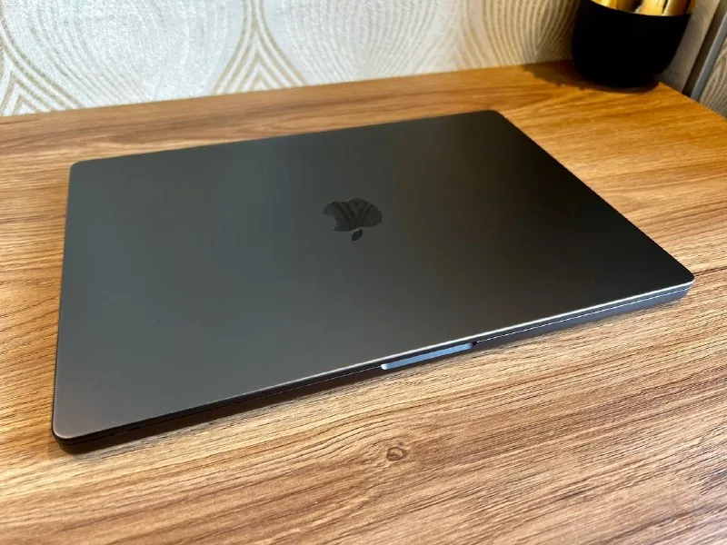 MacBook Pro 16 M3 Pro 1