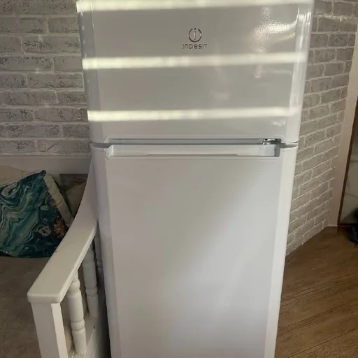 Холодильник Indesit TIA 14