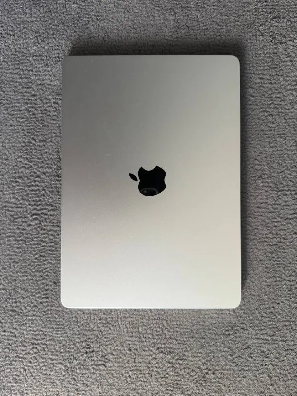 MacBook Air 13" M4 2025 1
