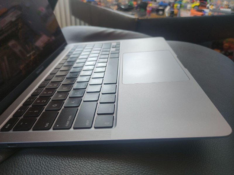 MacBook Air 13 M1 8/256 GB Space Gray 4