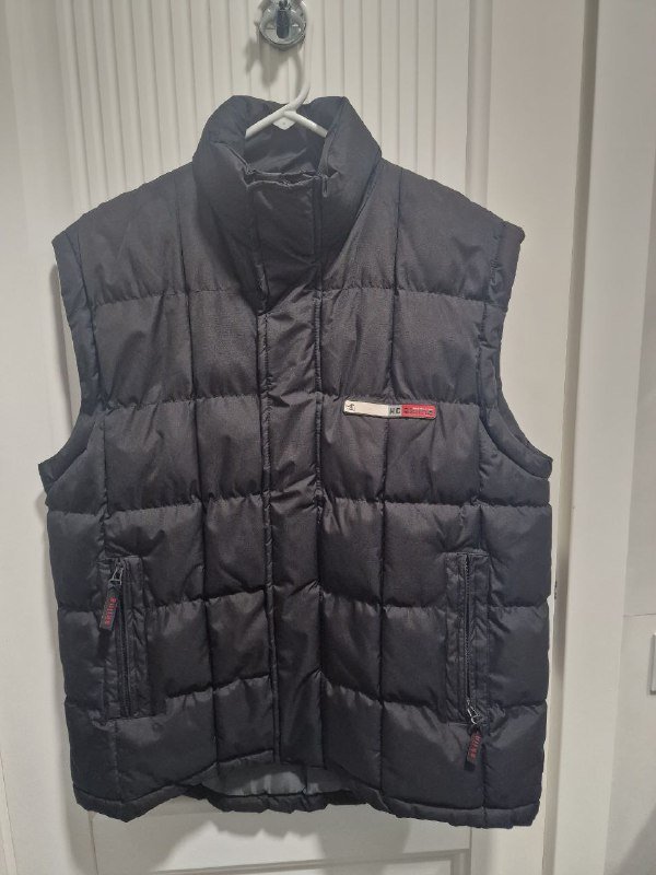 Универсальный черный мужской жилет