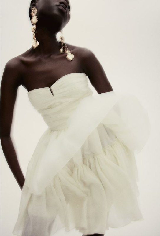 Белое мини платье H&M с многоярусной юбкой, размер S