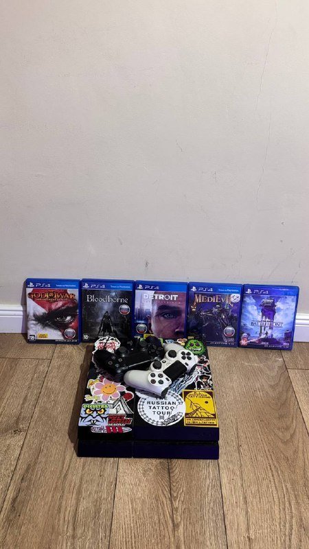 PlayStation 4 Fat, 2 геймпада, 15 игр
