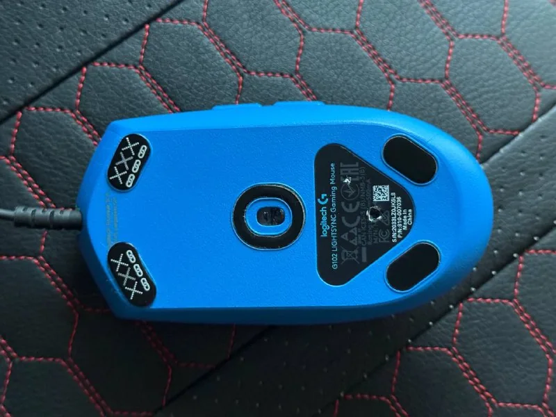 Мышь Logitech G102, материнская плата Asus B150, процессор Intel i7-7700k, ОЗУ Crucial 2x8GB, водяное охлаждение Deepcool 1
