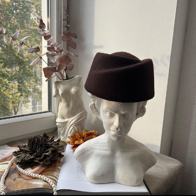 Шляпа-пилотка из натуральной шерсти шоколадного цвета, подвеска в подарок