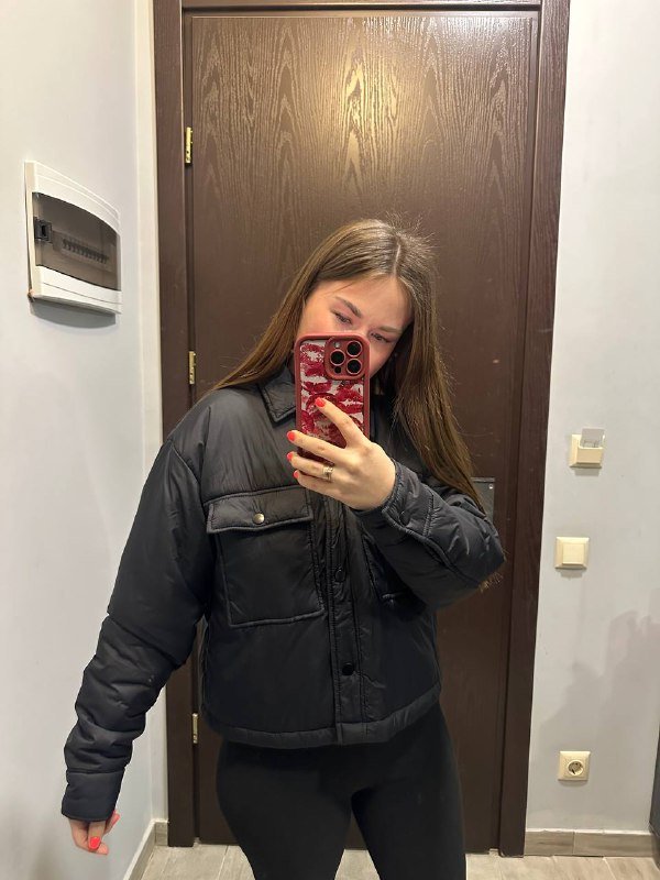 Укороченный свитшот, свитшот, куртка, сумка, парфюм, кожаный плащ, ботинки 3