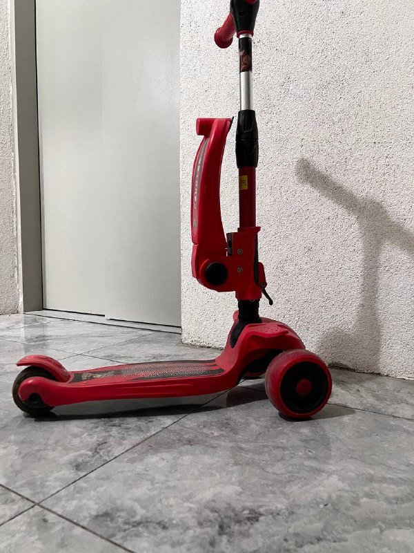 Красный самокат в хорошем состоянии 2