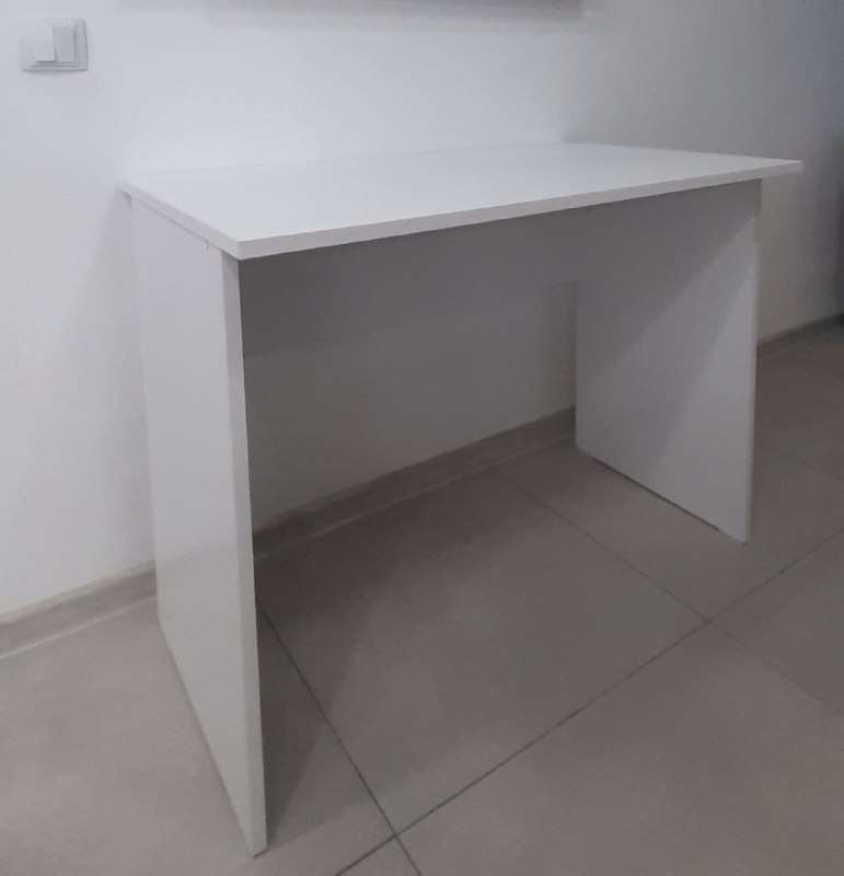 Новый белый стол 90*45 см