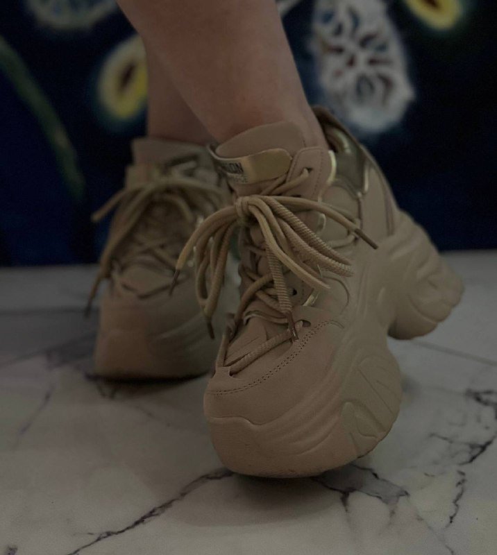 Кроссовки на танкетке 37 размер