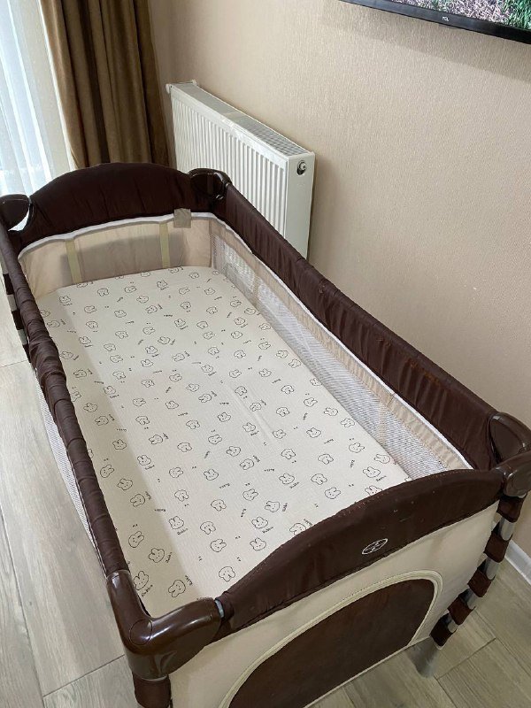 Кровать-манеж с матрасом и аксессуарами