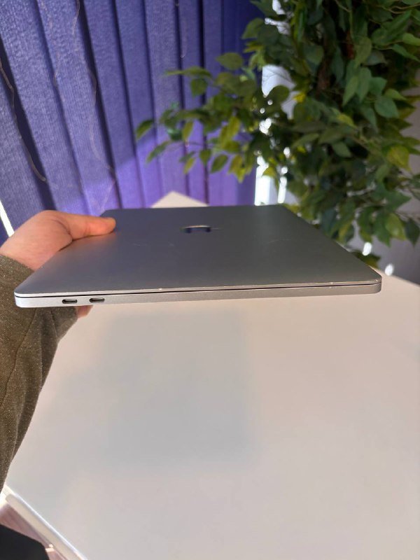Macbook pro 2019 i5 16/256 GB 6