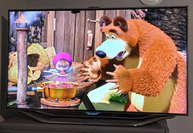 Телевизор Samsung Smart TV, игровой компьютер с монитором и клавиатурой 1