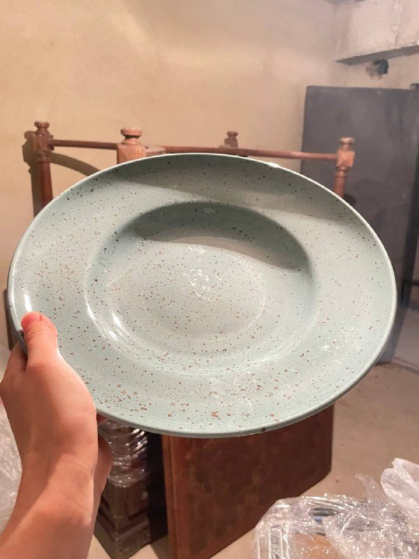 Тарелки плоская серая, глубокая, бокалы коктейльные и пивные