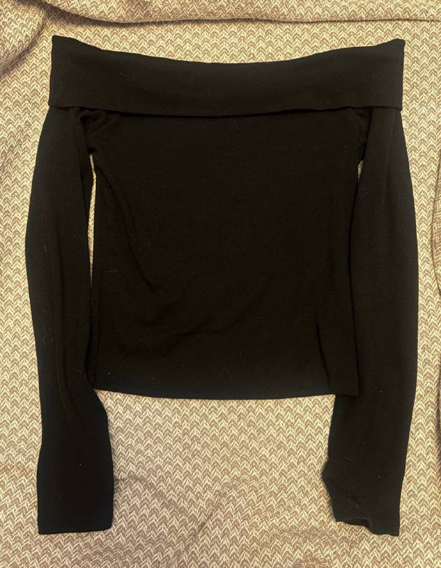 Топ Stradivarius с открытыми плечами размер М