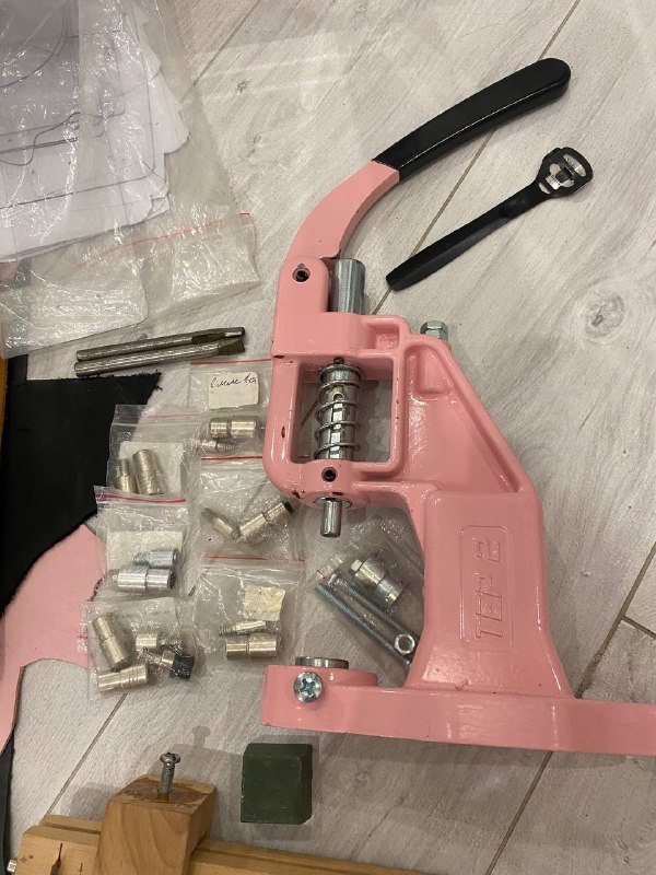 Набор материалов и инструментов для кожевников 2