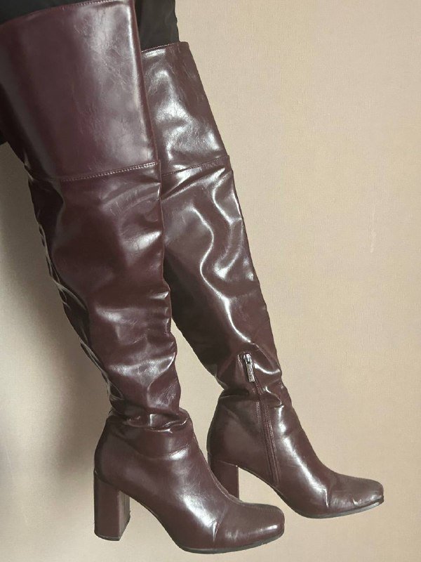 Ботфорты Bershka, сумка, таблетки Акнетренд, термозащита, консилеры, водолазка, юбка, органайзер, подушка, очки, масло от растяжек