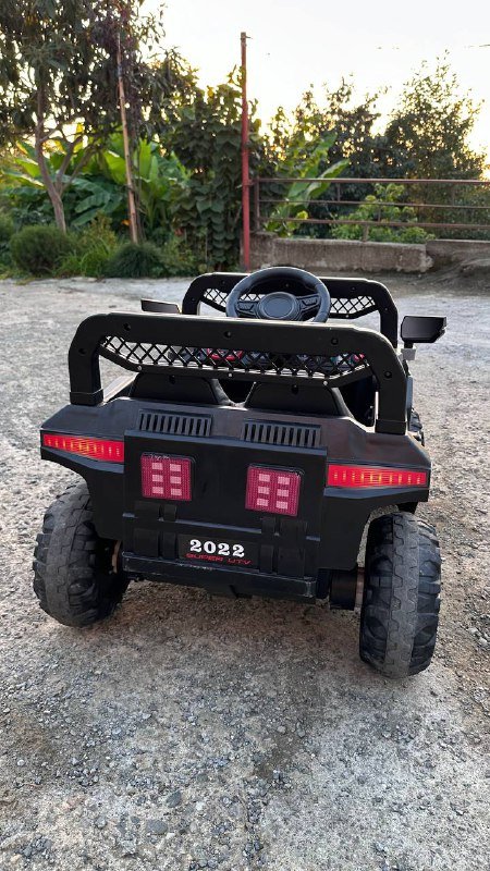 Электрическая детская машина с музыкой и аккумуляторами 4