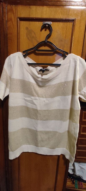 Вещи женские: кофты, джинсовая куртка, юбка 6