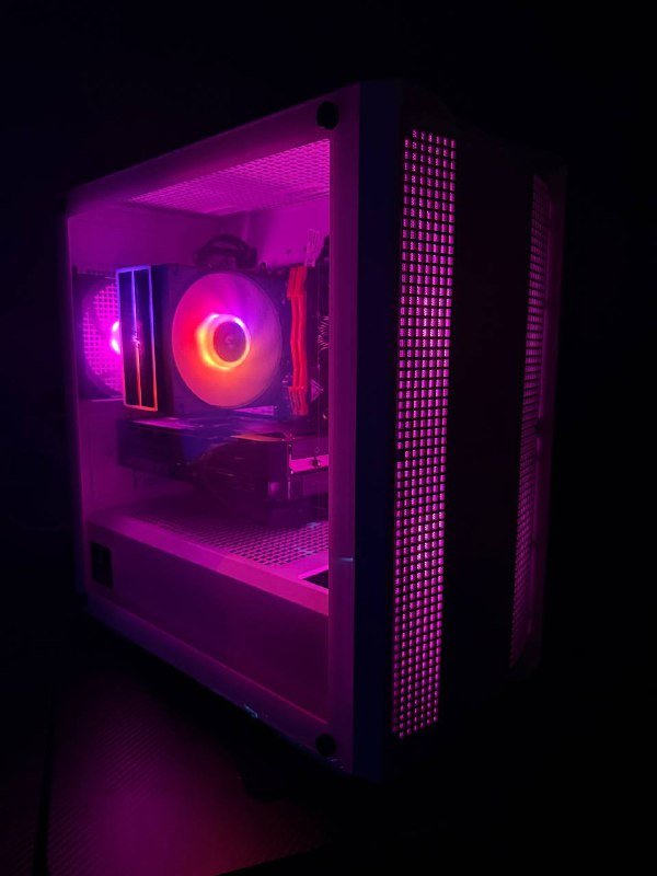 Игровой компьютер ASUS RTX 5070 12 GB с мышью и клавиатурой