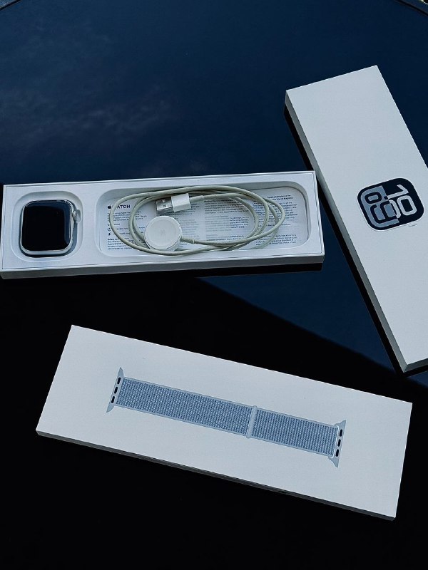 Apple Watch SE 44мм, новый ремешок, зарядный провод
