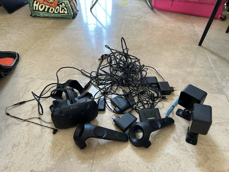 HTC Vive VR Headset Set, клавиатура 1