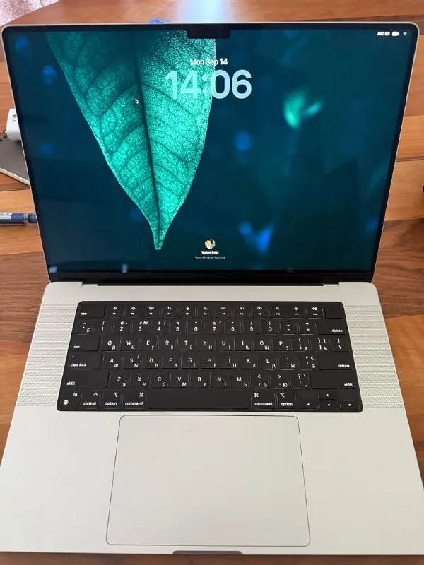 MacBook Pro 16-inch 1