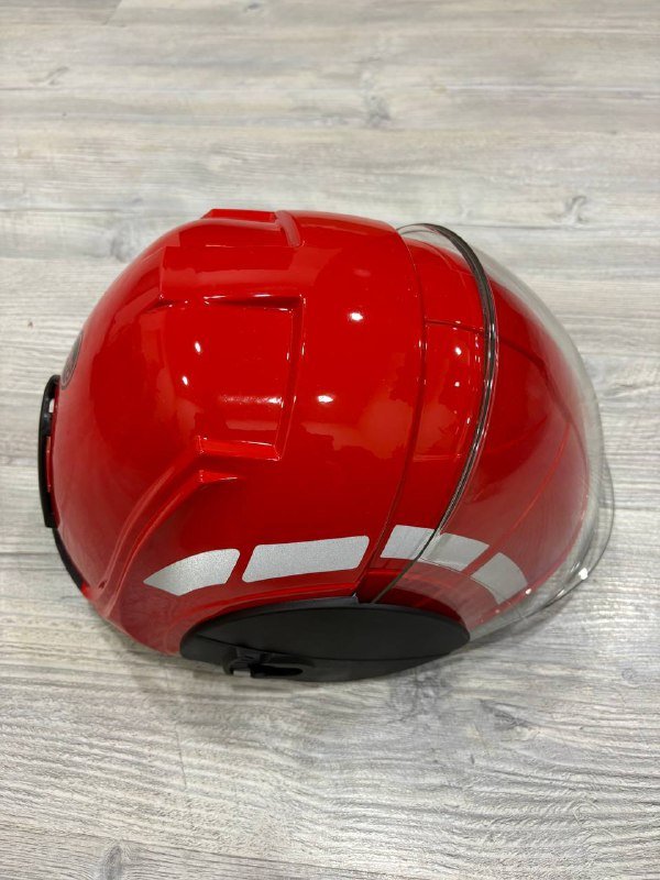 Шлем красный защитный 3
