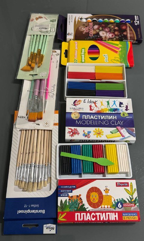 Пластилин, наборы кистей, карандаши цветные, краски